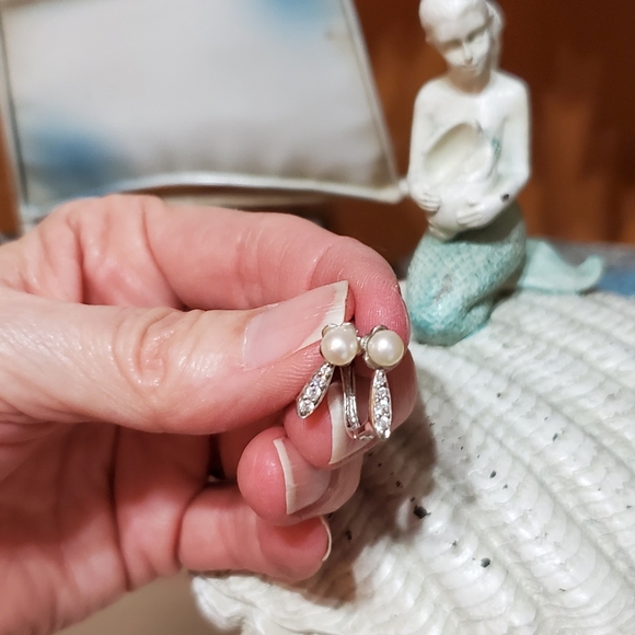 14k White Gold Diamond & Pearl Earrings - Picture 2 of 4